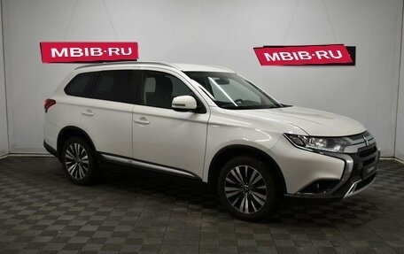 Mitsubishi Outlander III рестайлинг 3, 2018 год, 2 190 000 рублей, 3 фотография