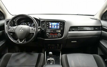 Mitsubishi Outlander III рестайлинг 3, 2018 год, 2 190 000 рублей, 14 фотография