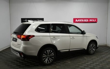 Mitsubishi Outlander III рестайлинг 3, 2018 год, 2 190 000 рублей, 6 фотография