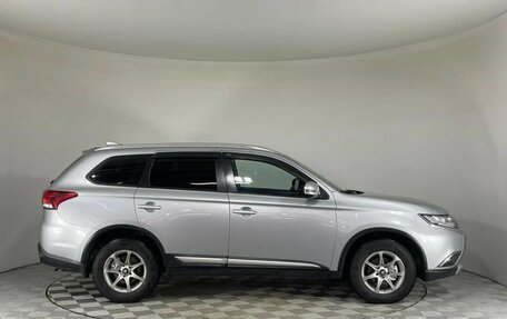 Mitsubishi Outlander III рестайлинг 3, 2018 год, 1 850 000 рублей, 4 фотография