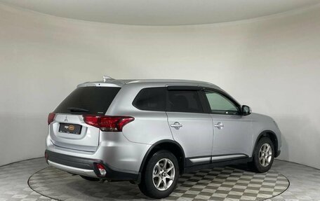 Mitsubishi Outlander III рестайлинг 3, 2018 год, 1 850 000 рублей, 5 фотография