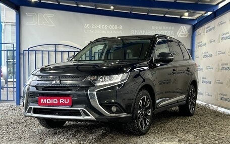 Mitsubishi Outlander III рестайлинг 3, 2022 год, 2 999 000 рублей, 1 фотография