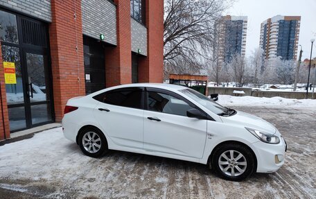 Hyundai Solaris II рестайлинг, 2012 год, 808 000 рублей, 3 фотография