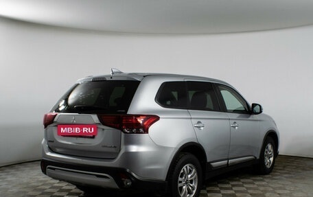 Mitsubishi Outlander III рестайлинг 3, 2018 год, 2 149 000 рублей, 5 фотография