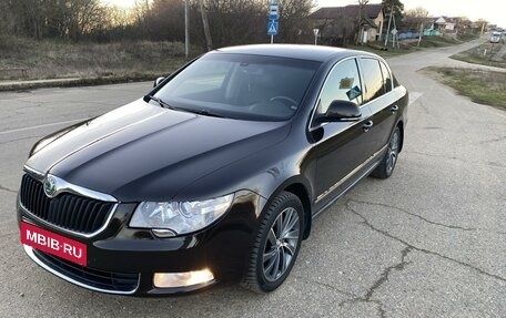 Skoda Superb III рестайлинг, 2013 год, 1 350 000 рублей, 1 фотография