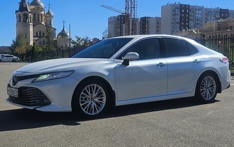 Toyota Camry, 2019 год, 3 670 000 рублей, 2 фотография