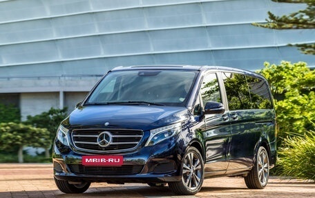 Mercedes-Benz V-Класс, 2018 год, 5 050 000 рублей, 1 фотография