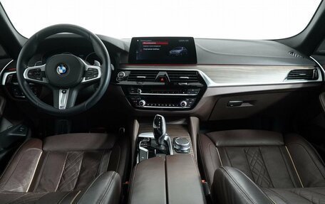 BMW 5 серия, 2018 год, 4 830 000 рублей, 15 фотография