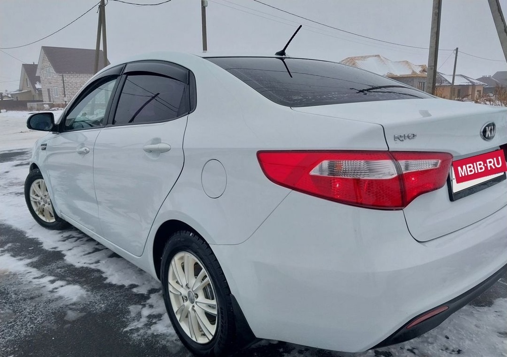 KIA Rio III, 2013 год, 755 000 рублей, 10 фотография