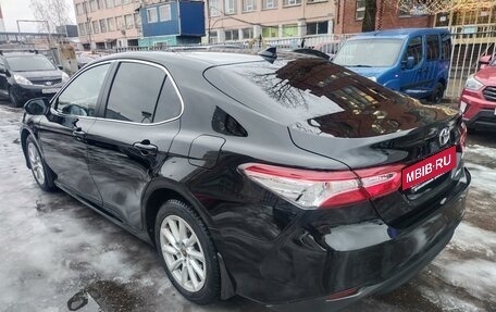 Toyota Camry, 2021 год, 2 350 000 рублей, 14 фотография