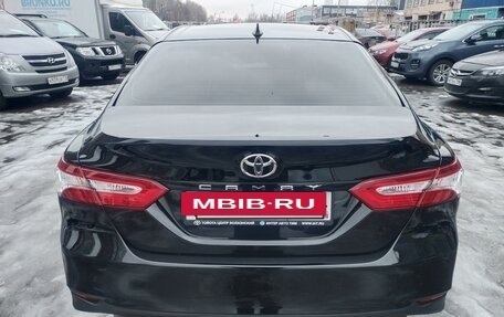 Toyota Camry, 2021 год, 2 350 000 рублей, 15 фотография