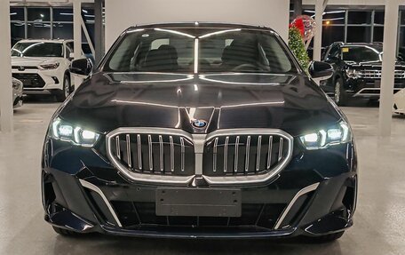 BMW 5 серия, 2024 год, 9 900 000 рублей, 2 фотография