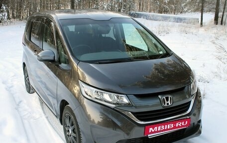 Honda Freed II, 2018 год, 1 720 000 рублей, 21 фотография