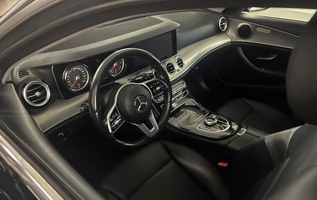 Mercedes-Benz E-Класс, 2019 год, 2 400 000 рублей, 11 фотография