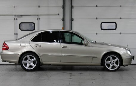 Mercedes-Benz E-Класс, 2004 год, 857 000 рублей, 4 фотография