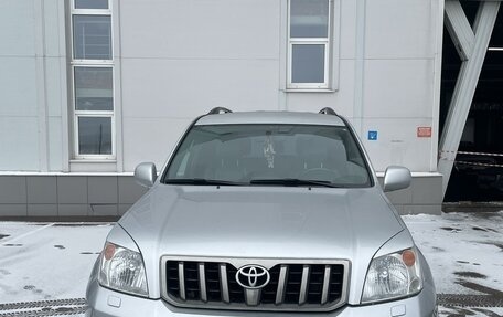 Toyota Land Cruiser Prado 120 рестайлинг, 2007 год, 2 999 000 рублей, 2 фотография