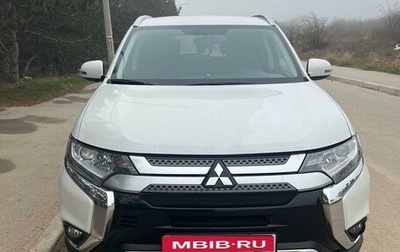 Mitsubishi Outlander III рестайлинг 3, 2020 год, 2 650 000 рублей, 1 фотография