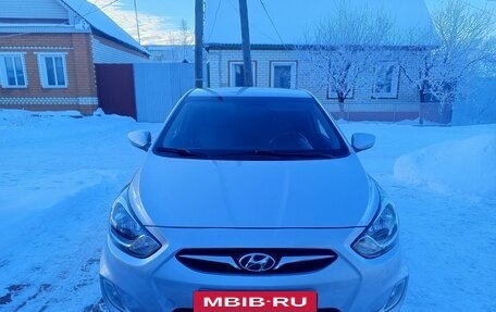 Hyundai Solaris II рестайлинг, 2013 год, 870 000 рублей, 5 фотография