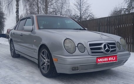 Mercedes-Benz E-Класс, 1998 год, 400 000 рублей, 1 фотография