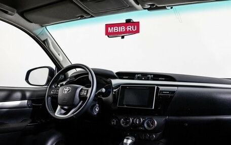 Toyota Hilux VIII, 2016 год, 4 800 000 рублей, 9 фотография