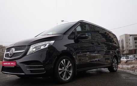 Mercedes-Benz V-Класс, 2019 год, 6 490 000 рублей, 3 фотография