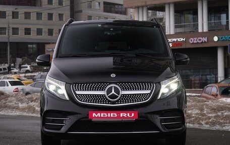 Mercedes-Benz V-Класс, 2019 год, 6 490 000 рублей, 4 фотография