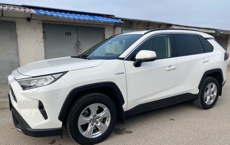 Toyota RAV4, 2020 год, 3 450 000 рублей, 2 фотография