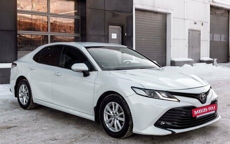 Toyota Camry, 2020 год, 3 300 000 рублей, 7 фотография