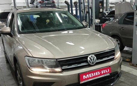 Volkswagen Tiguan II, 2018 год, 2 050 000 рублей, 2 фотография