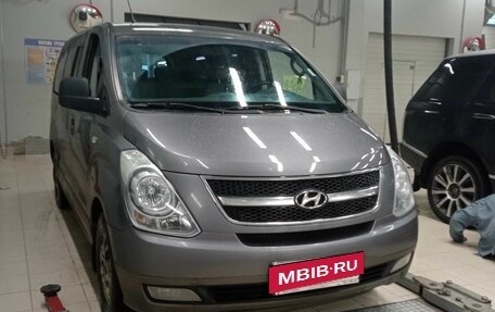 Hyundai H-1 II рестайлинг, 2011 год, 1 100 000 рублей, 2 фотография