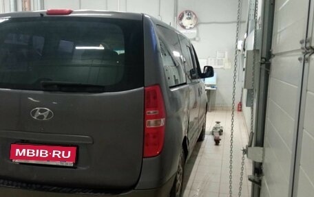 Hyundai H-1 II рестайлинг, 2011 год, 1 100 000 рублей, 4 фотография