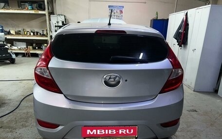 Hyundai Solaris II рестайлинг, 2011 год, 870 000 рублей, 13 фотография