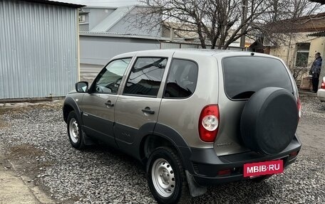 Chevrolet Niva I рестайлинг, 2017 год, 870 000 рублей, 2 фотография