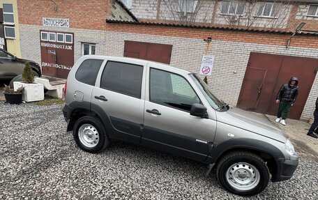 Chevrolet Niva I рестайлинг, 2017 год, 870 000 рублей, 12 фотография