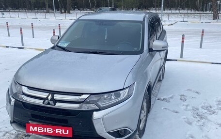 Mitsubishi Outlander III рестайлинг 3, 2017 год, 2 100 000 рублей, 4 фотография