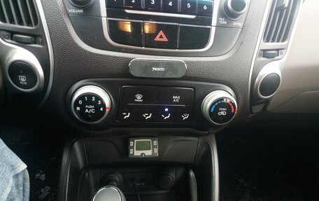 Hyundai Tucson III, 2010 год, 1 600 000 рублей, 13 фотография