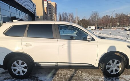 Mitsubishi Outlander III рестайлинг 3, 2018 год, 1 815 000 рублей, 8 фотография