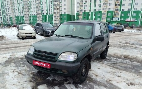 Chevrolet Niva I рестайлинг, 2004 год, 300 000 рублей, 1 фотография