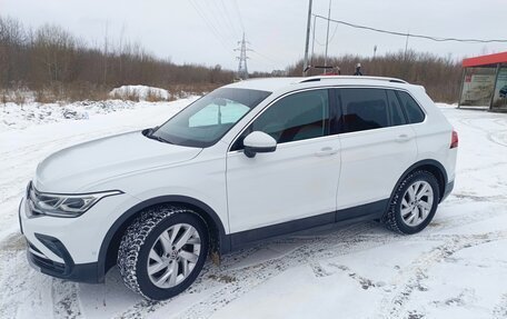 Volkswagen Tiguan II, 2021 год, 3 750 000 рублей, 2 фотография