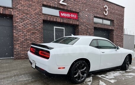 Dodge Challenger III рестайлинг 2, 2019 год, 4 200 000 рублей, 2 фотография