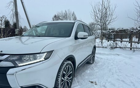 Mitsubishi Outlander III рестайлинг 3, 2018 год, 2 200 000 рублей, 24 фотография