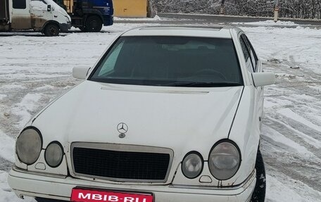 Mercedes-Benz E-Класс, 1996 год, 250 000 рублей, 1 фотография