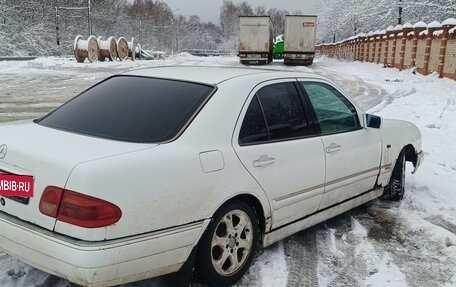 Mercedes-Benz E-Класс, 1996 год, 250 000 рублей, 3 фотография