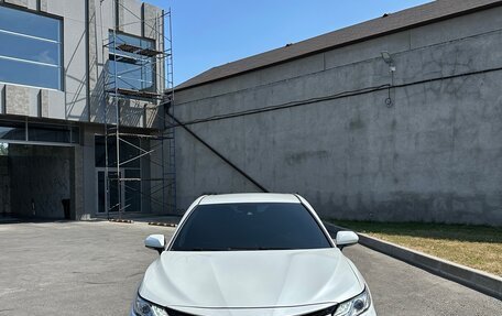 Toyota Camry, 2018 год, 3 000 000 рублей, 2 фотография