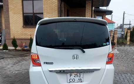 Honda Freed I, 2014 год, 1 350 000 рублей, 3 фотография