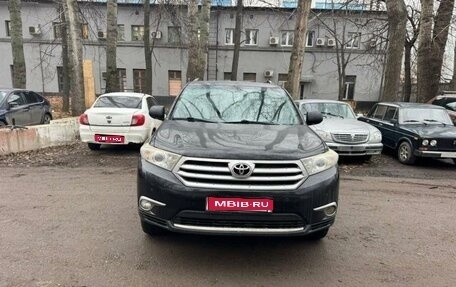 Toyota Highlander III, 2011 год, 2 000 000 рублей, 1 фотография