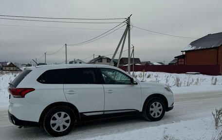 Mitsubishi Outlander III рестайлинг 3, 2016 год, 2 000 000 рублей, 7 фотография