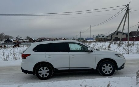 Mitsubishi Outlander III рестайлинг 3, 2016 год, 2 000 000 рублей, 8 фотография