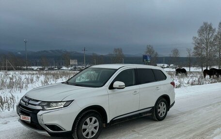 Mitsubishi Outlander III рестайлинг 3, 2016 год, 2 000 000 рублей, 2 фотография