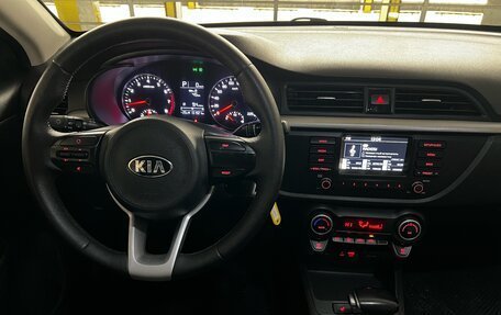 KIA Rio IV, 2018 год, 1 570 000 рублей, 8 фотография